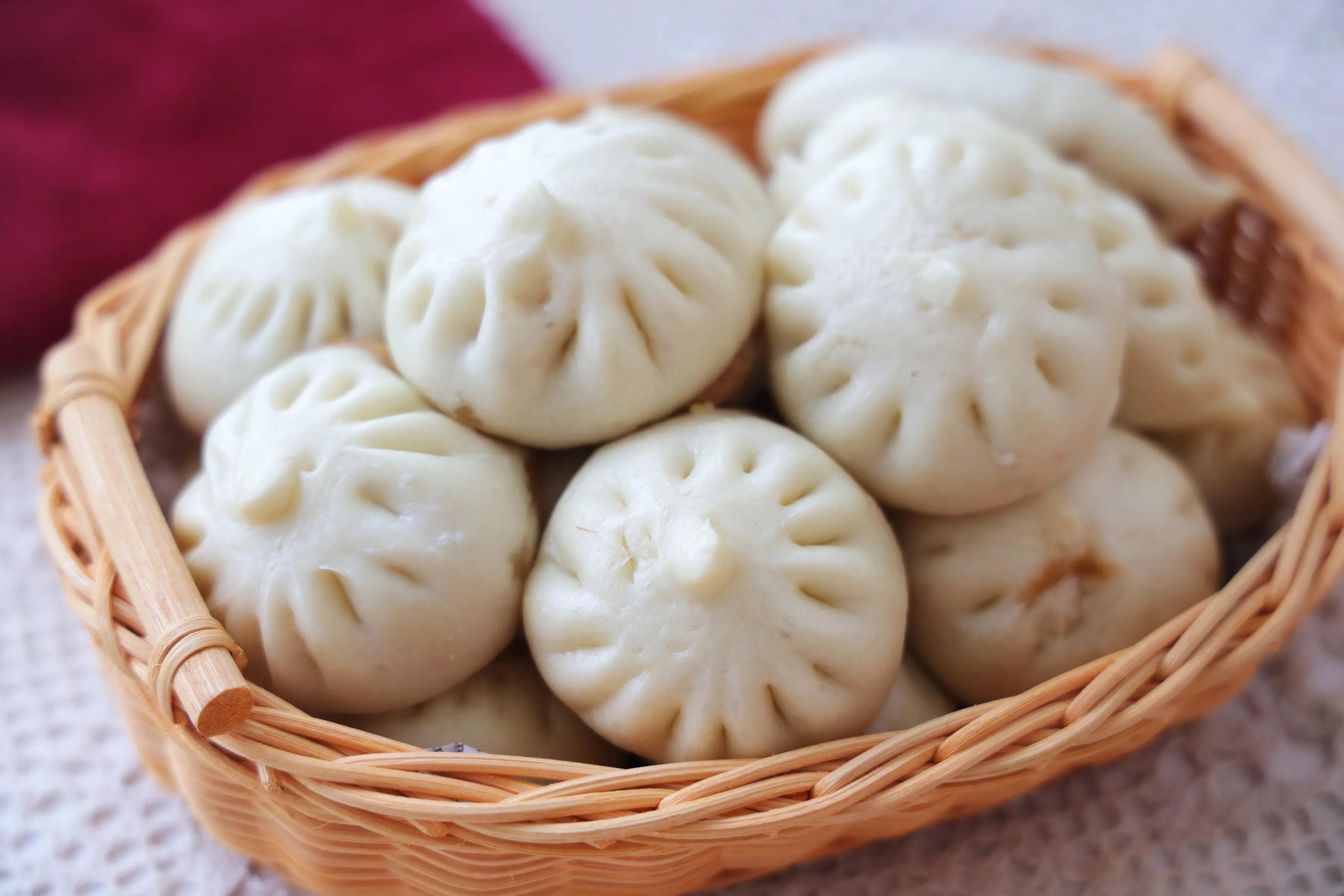 孩子要吃一口一个的包子,孩子每天都要吃包子