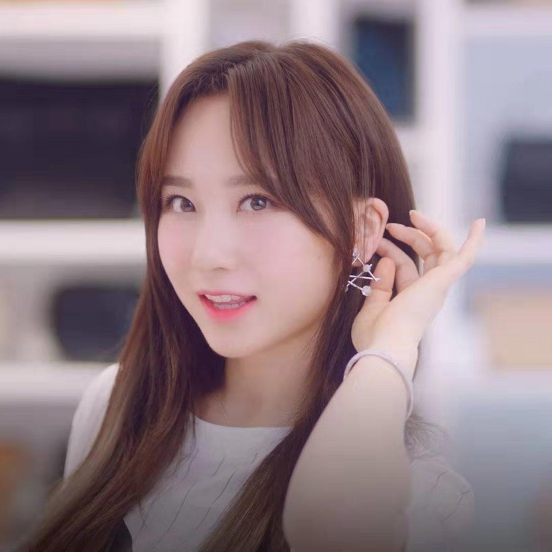 想变成像高桥朱里那样的日系水蜜桃小仙女吗~蜜桃系彩妆必不可少