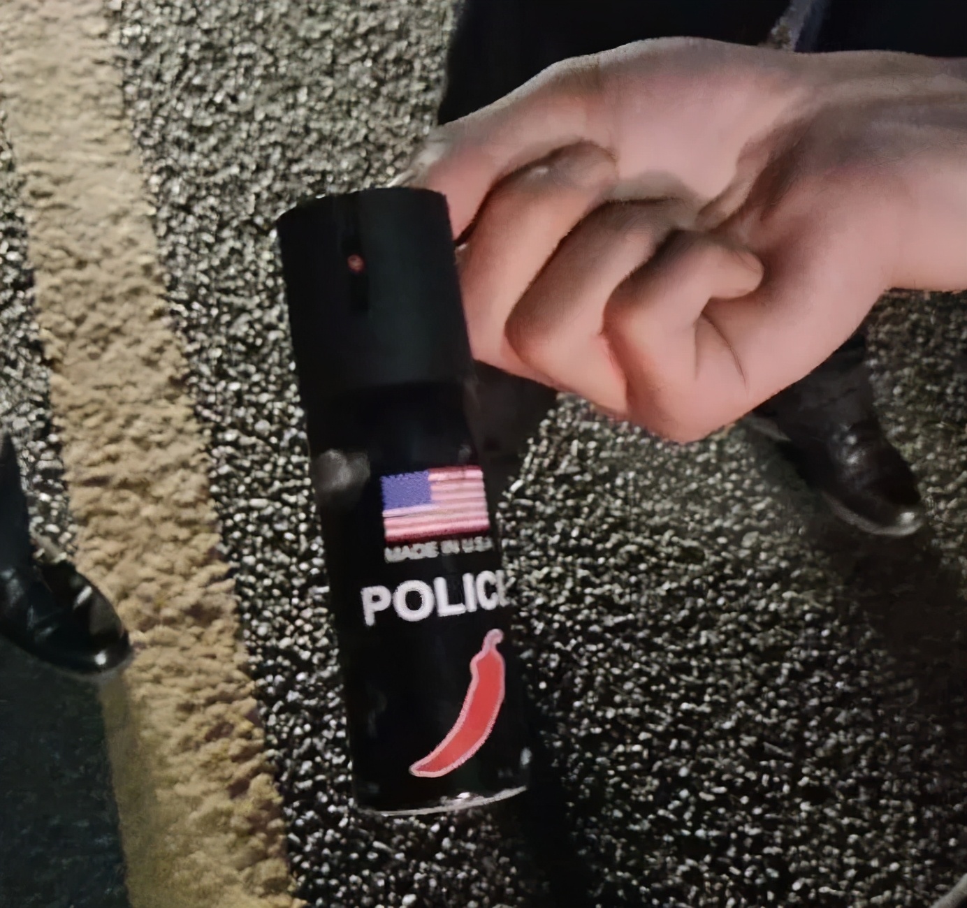 碰瓷*党**密谋4天来珠海食“大茶饭”！刚偷走粤C车牌，转眼遇上足球队被追满街跑！