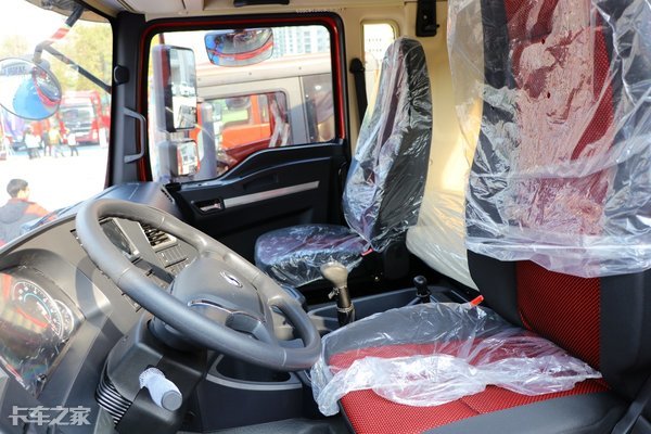 乘龙h5v4x2港口牵引车,豪沃tx-4x2港口牵引车