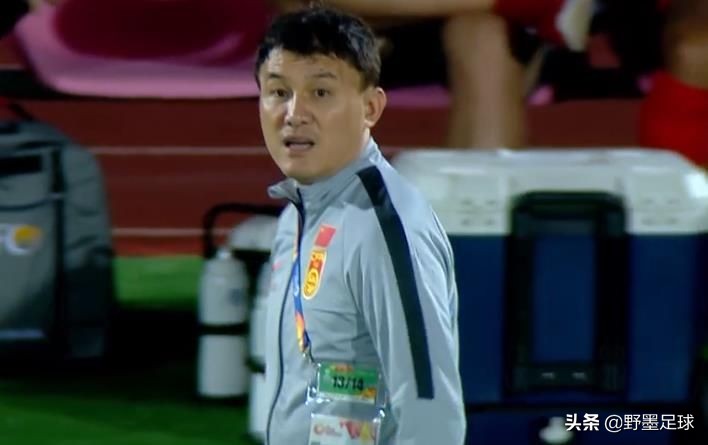 中国队失误停球名场面,中国队停球过人搞笑集锦
