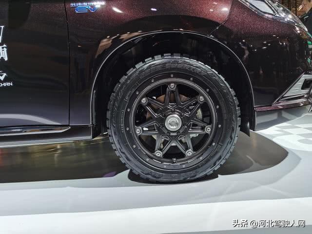 本田思域王露峥嵘丰田YARIS很有型东京改装车展大爆发