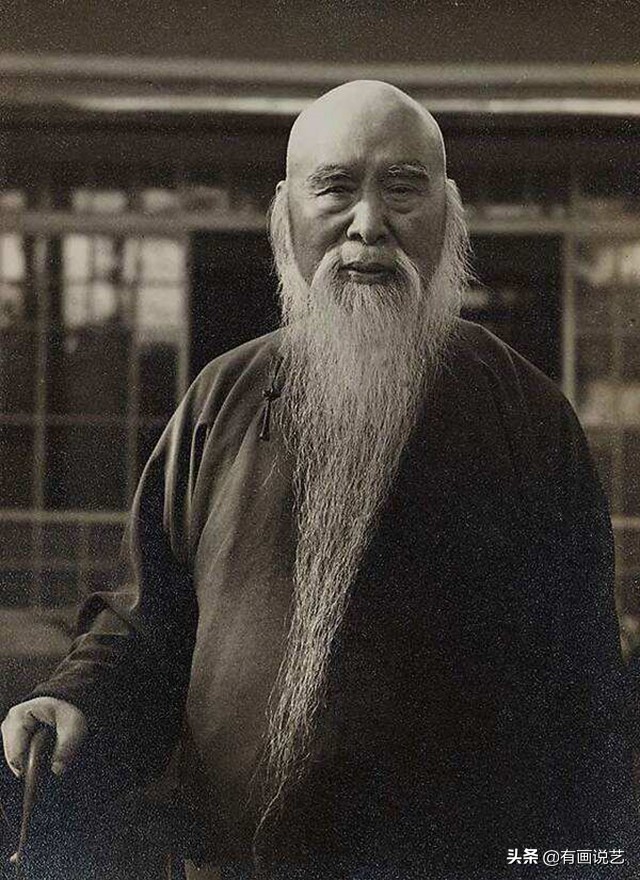 书法家在墙上写字,书法家写的春联好看被人偷了