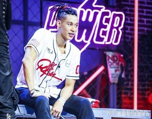 半场篮球4v4怎么突破,半场篮球怎么打4v4配合