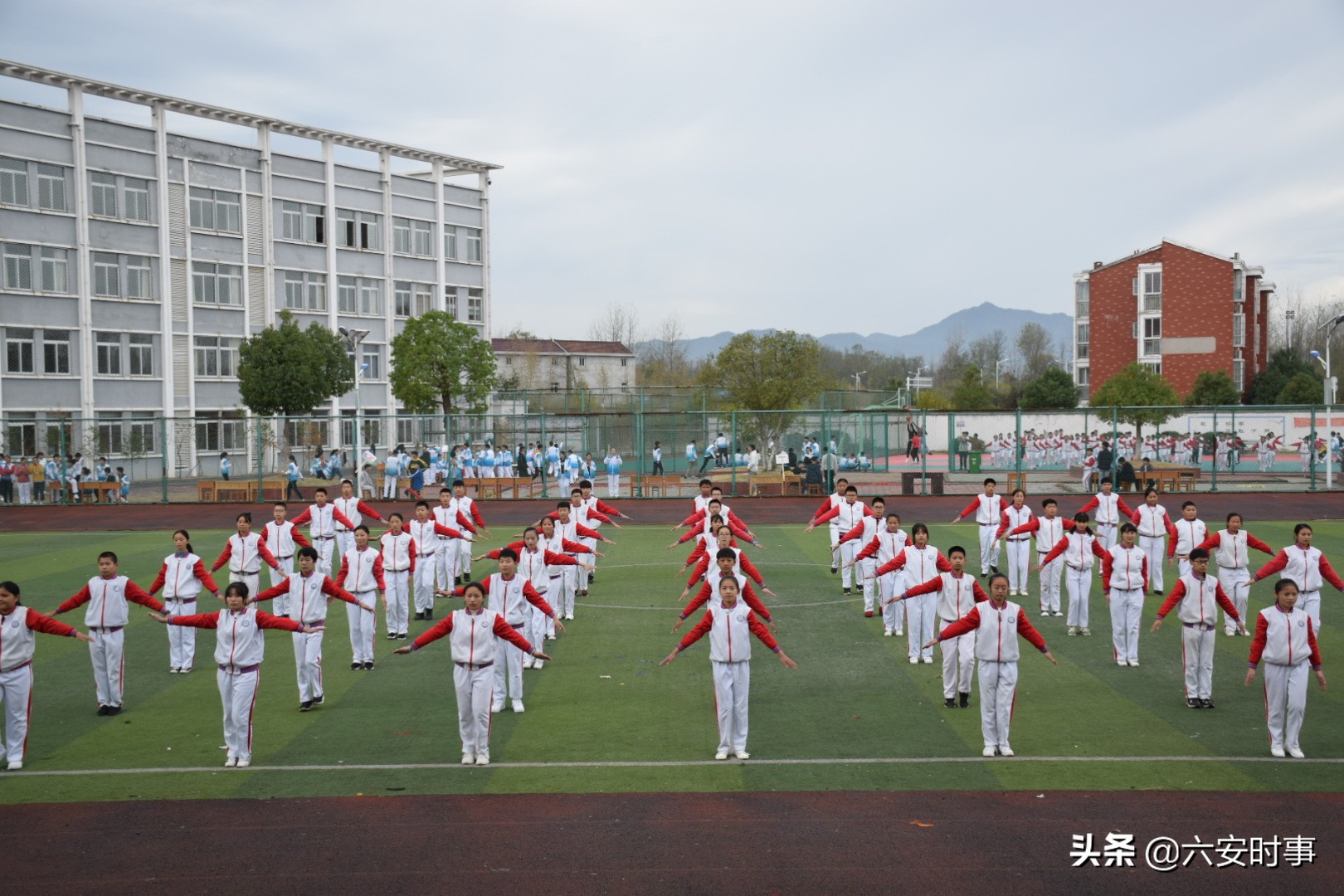 天峰中学运动会,2019年新一中田径运动会开幕式