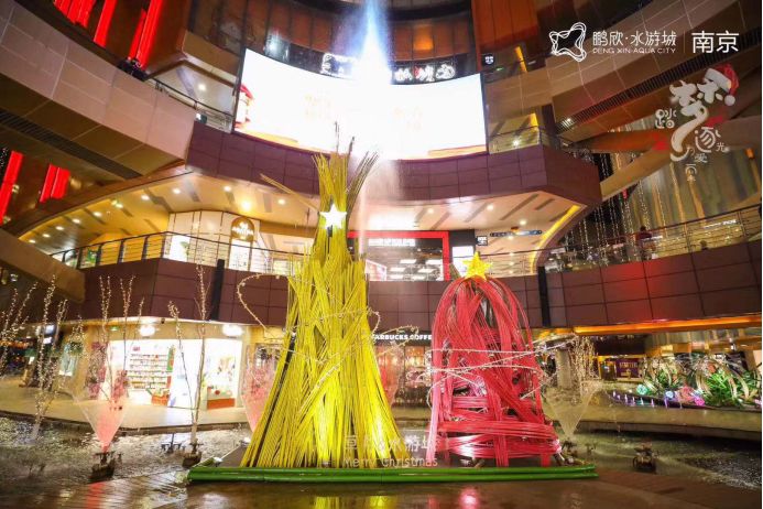 美已经不够了,今年的圣诞美陈必须“玩”起来