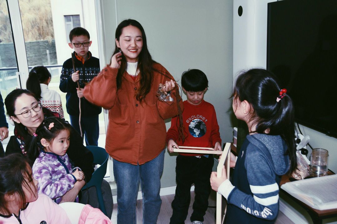 一群博士硕士，动不动“鬼混”到半夜，却干成了件人人称赞的事