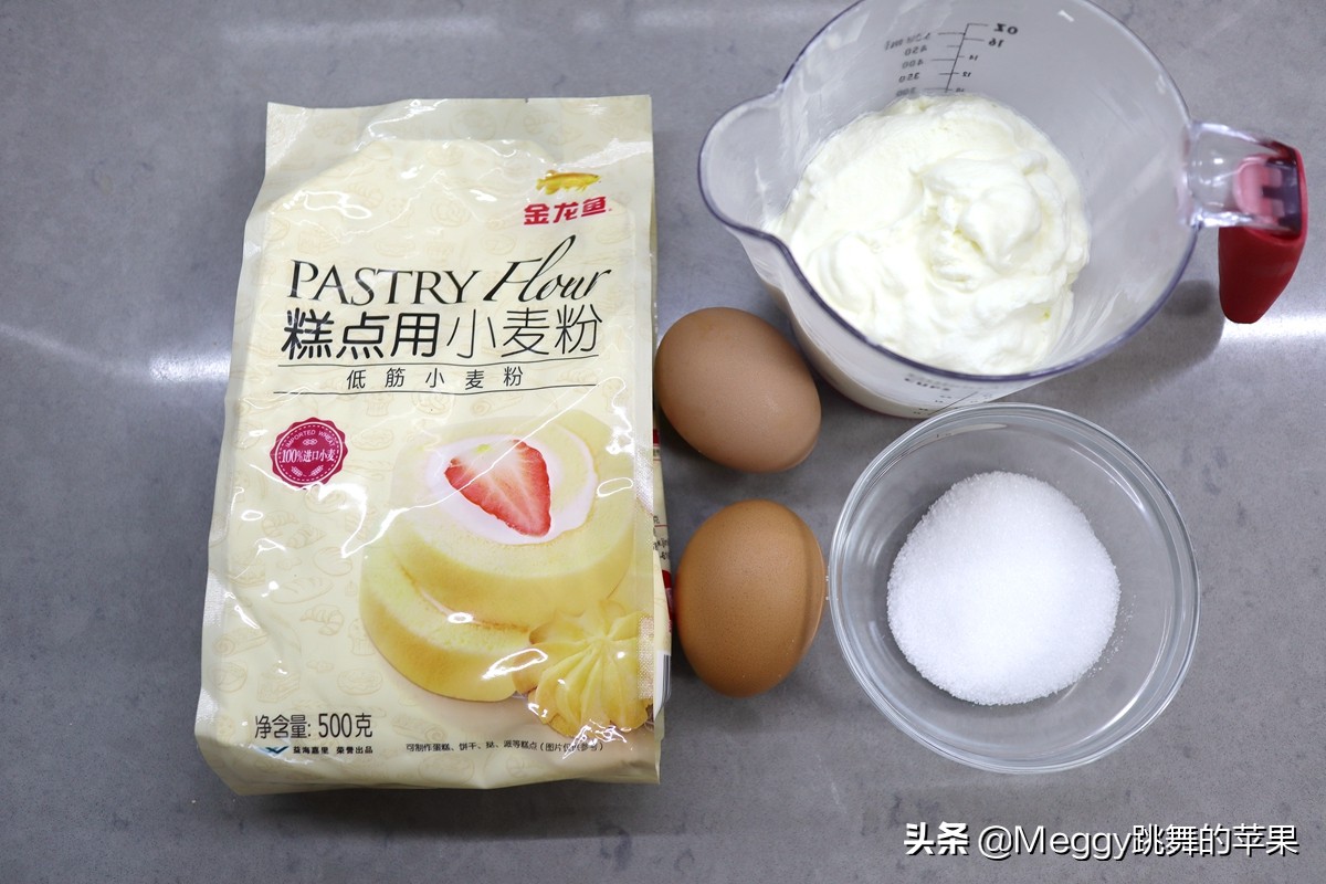 不用烤箱不打发鸡蛋的纸杯蛋糕,又软又嫩的牛奶蛋糕不用烤箱