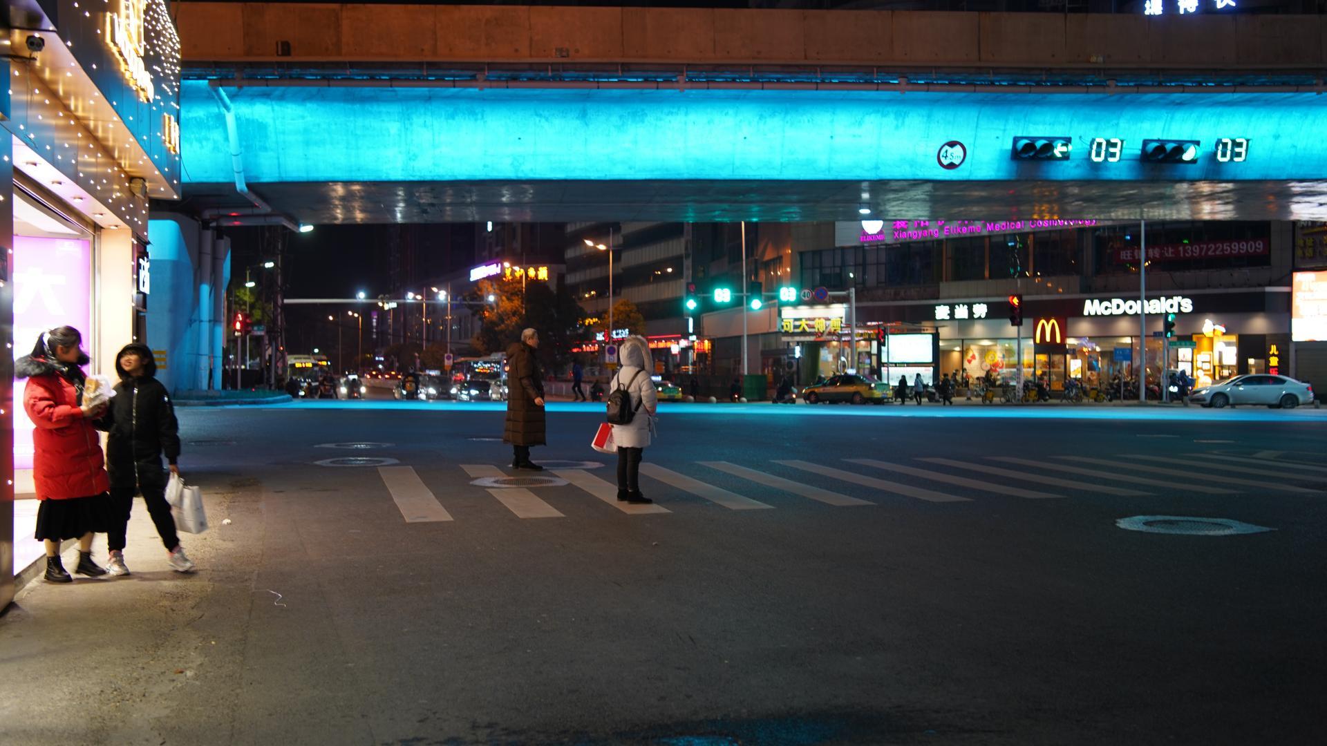 永诺yn35mmf2标准定焦镜头测评,永诺35mmf2和适马35f2对比