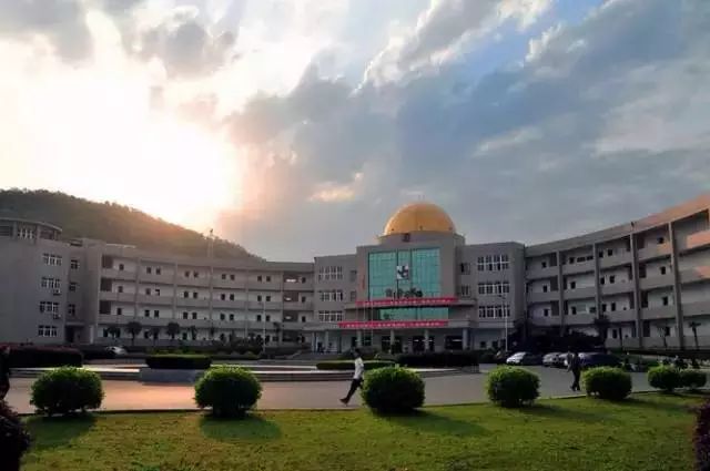 武汉18所美丽中学排名,武汉十大美丽学校