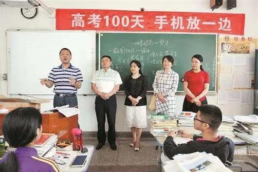 对不起今年我高三,不好意思我高三了表情包