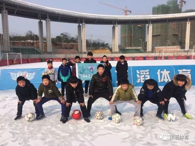 2022国际足坛发生的事,论中国足球的现状与未来论文