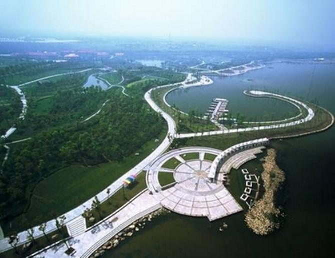 暑假好玩的旅游地：戒台寺，青龙峡，上海科技馆，东方绿舟