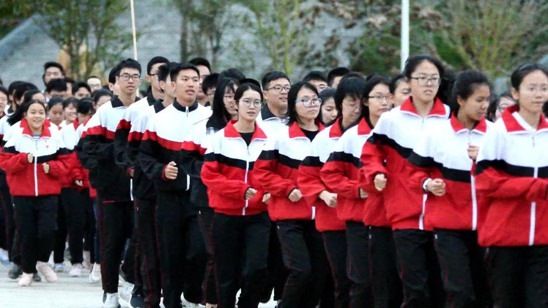 看完谁说中学校服丑？？这几所学校的校服简直颜值爆表