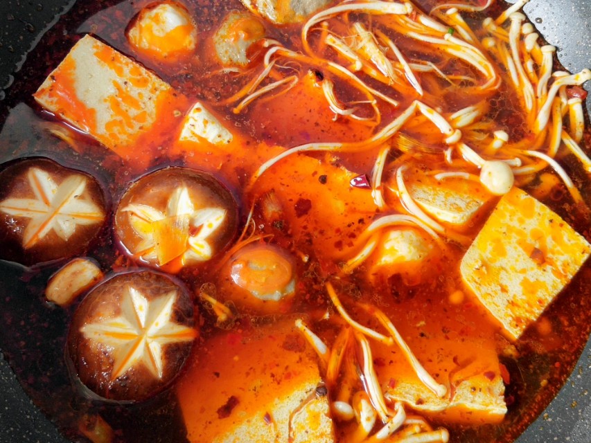 麻辣烫自己在家做干净又卫生,在家自己做麻辣烫火锅的家常做法