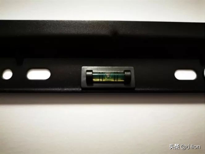 创维电视2孔挂架怎么安装示意图,电视挂架的正确安装方法