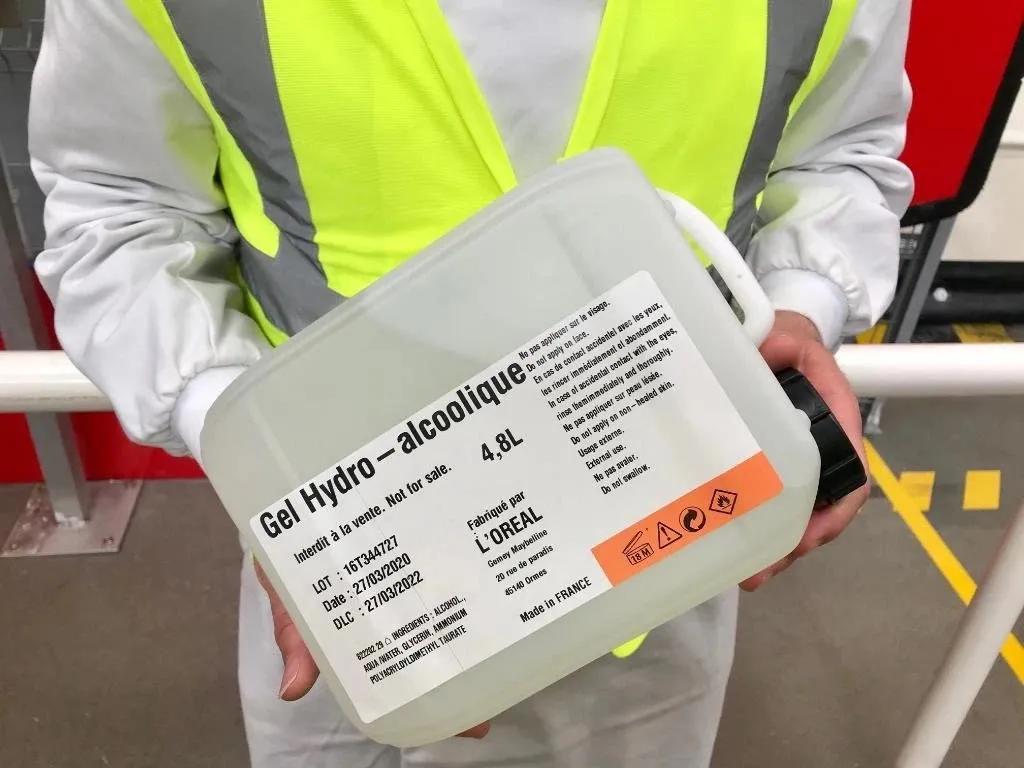 齐了！*博兰**基尼口罩、苹果面具、迪奥洗手液、戴森呼吸机……大牌跨界这样干