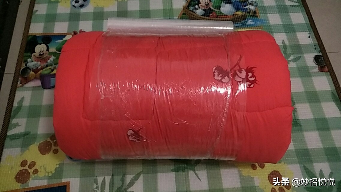 被子冬天简单方便收纳,最省空间的棉被收纳