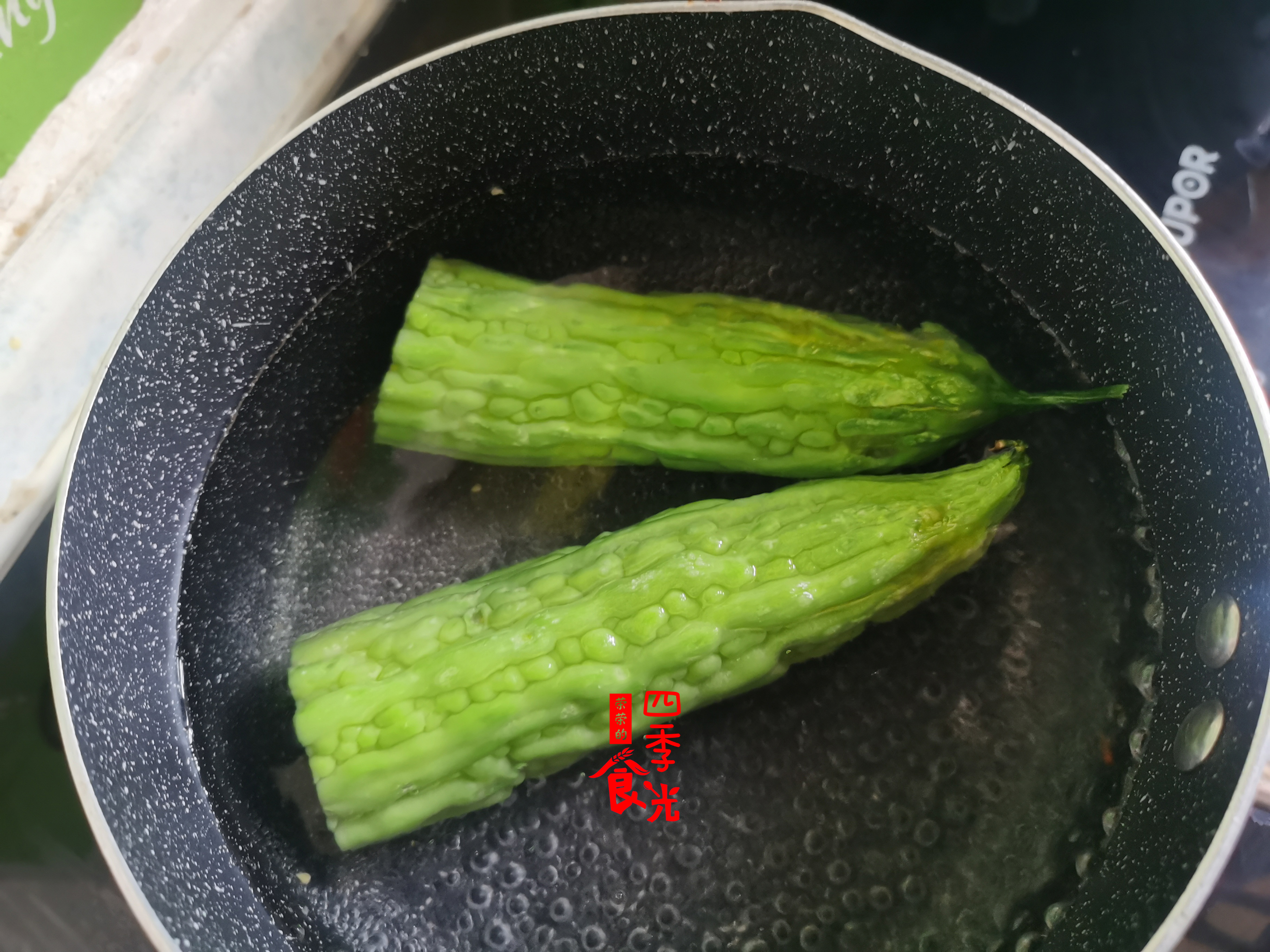 减脂期苦瓜这样做，低脂无油健康，做法还简单