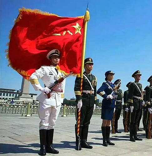 看两张有瑕疵的油画、照片，了解人民*队军**军旗的前生今世