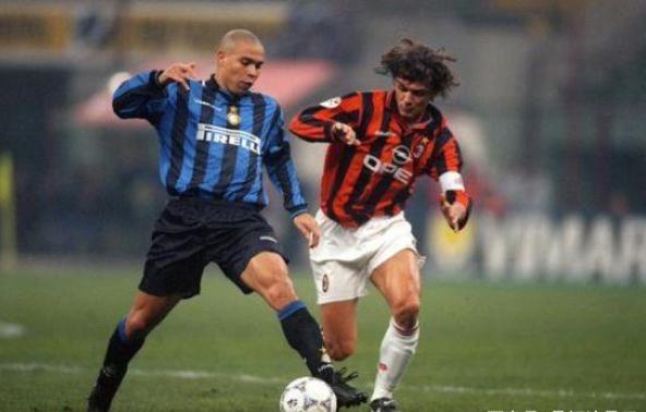 外星人罗纳尔多现在照片,外星人罗纳尔多传球