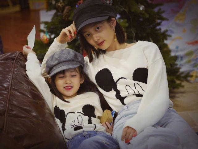 孙莉晒小女儿扮公主,孙莉晒小女儿游泳照片