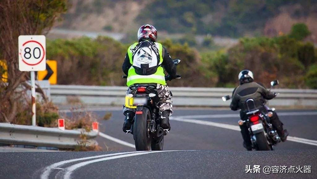 摩托车转弯为什么要倾斜,摩托车为什么转弯不如汽车灵活