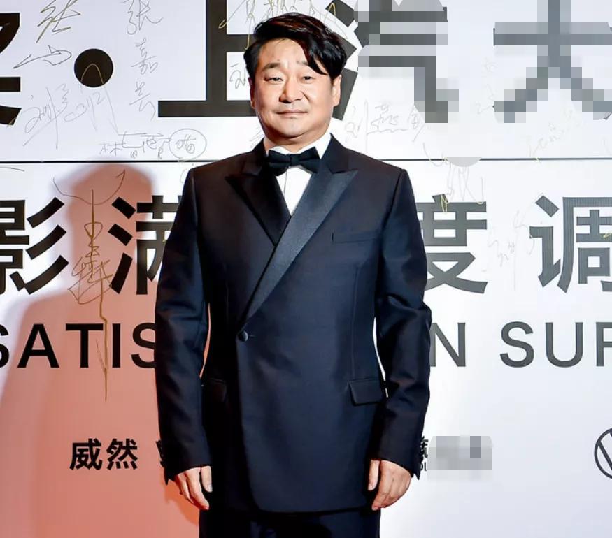 温碧霞戛纳红毯,范冰冰温碧霞两代妲己同台斗艳