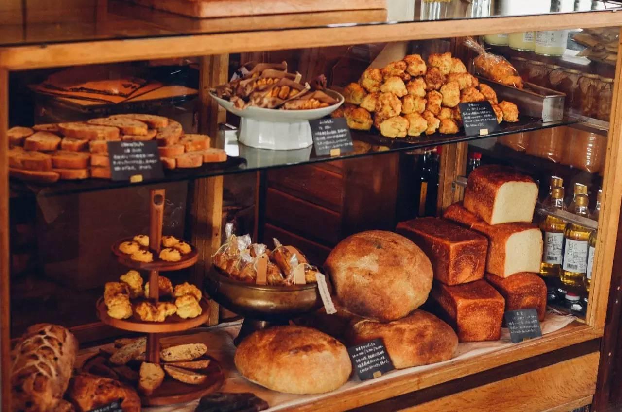 这间面包店，开在无人问津的乡下，而且每周只营业三天｜美好生活