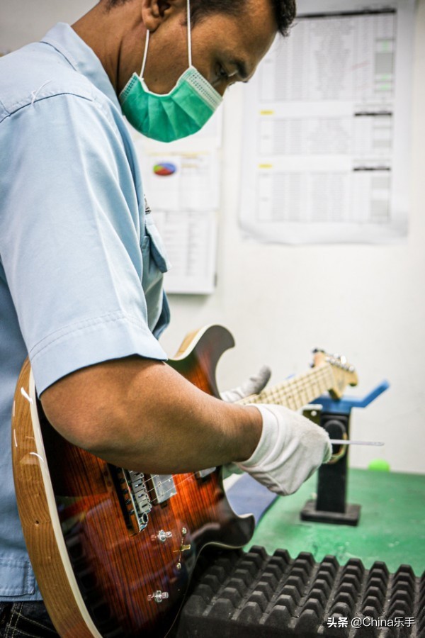 跟随帝声乐器参观世界著名吉他制造商之一Cort印度尼西亚工厂