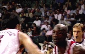 空中飞人不是浪得虚名的，乔丹不可思议的进球，你看过哪个？