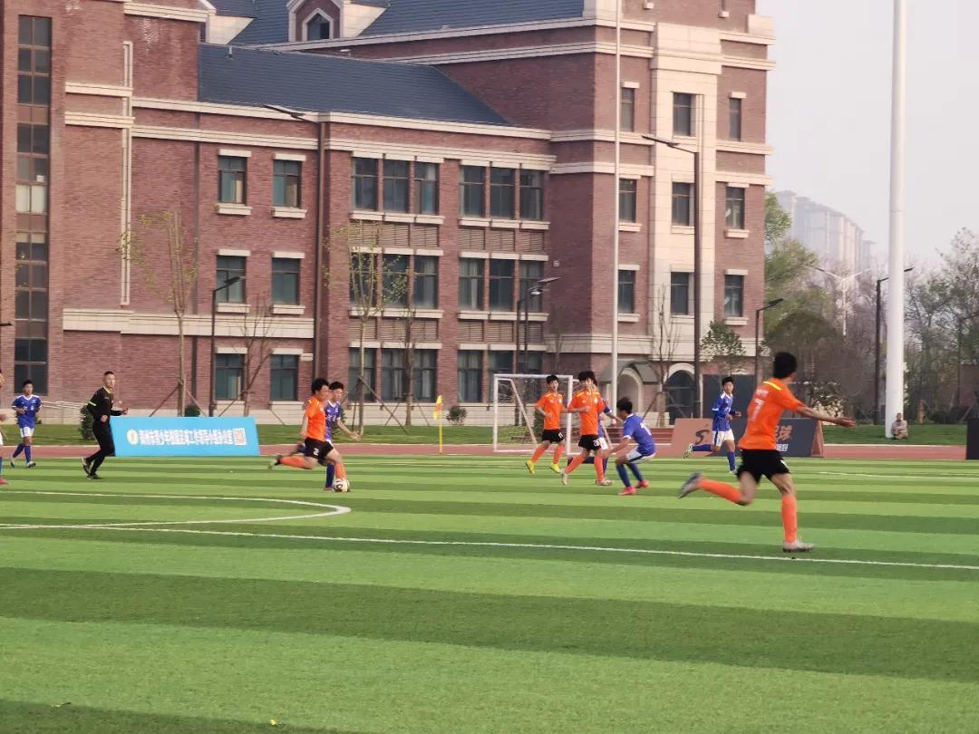 我市青少年校园足球再创佳绩,小学生获得市级联赛足球冠军喜报