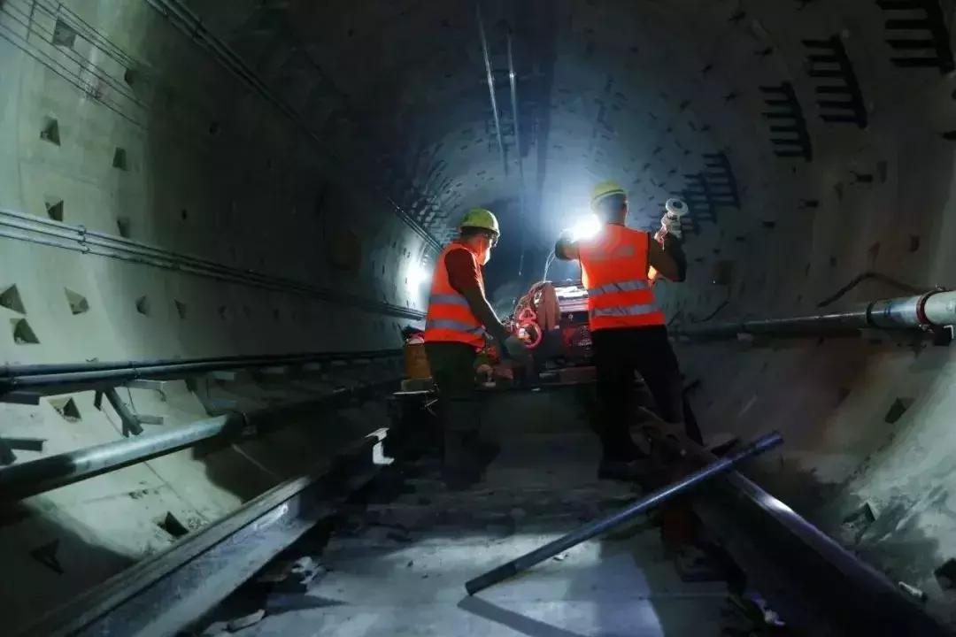 地铁站务员上班真实工作情况,北京地铁站务员的一天