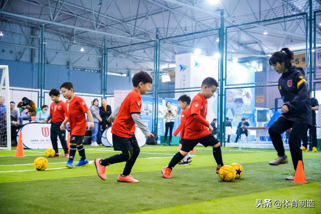 巧妙利用空间建篮球场,利用零碎空地建设小型足球场