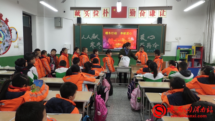 东关小学爱心捐赠活动,学校爱心捐赠公益活动简讯