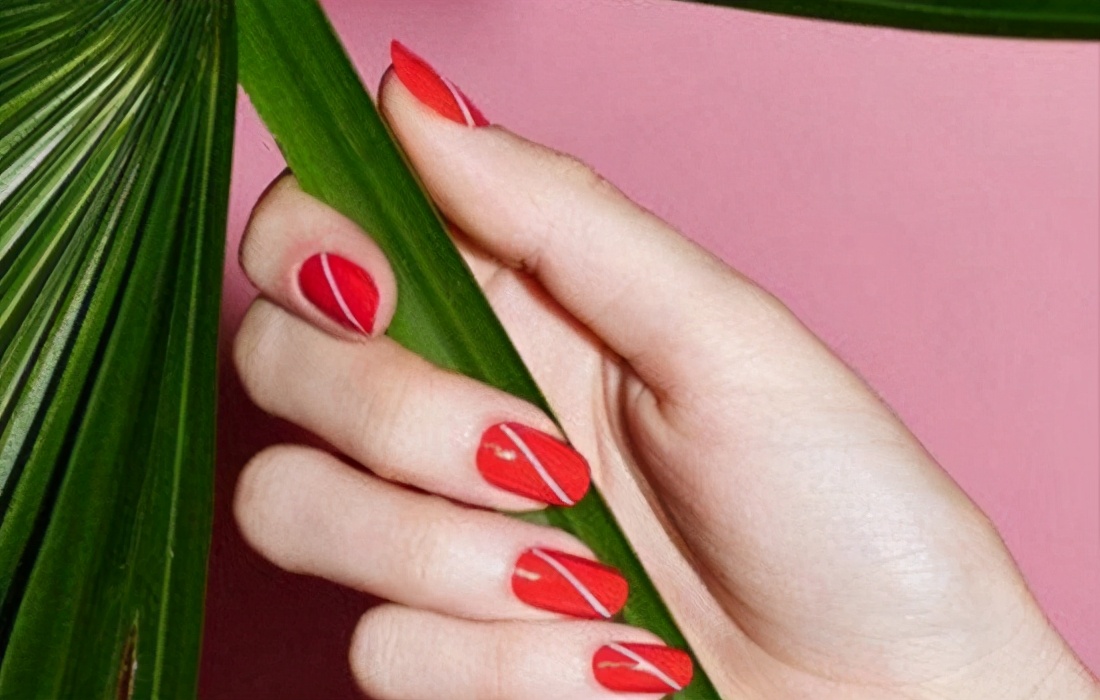 指甲油封层亮油是先用还是后用,亮油封层顺序