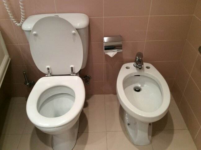 最便宜的马桶形状都一样吗,看马桶好坏