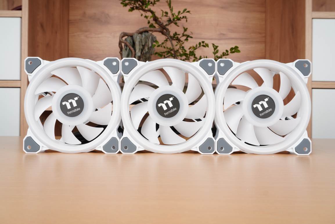 联力包豪斯mini机箱大小,联力包豪斯mini能横装吗