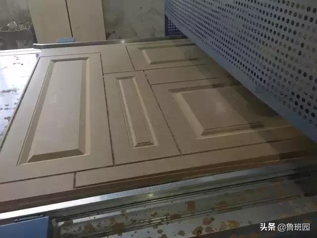 玻璃柜门开胶怎样修理,吸塑柜门开胶了怎么办