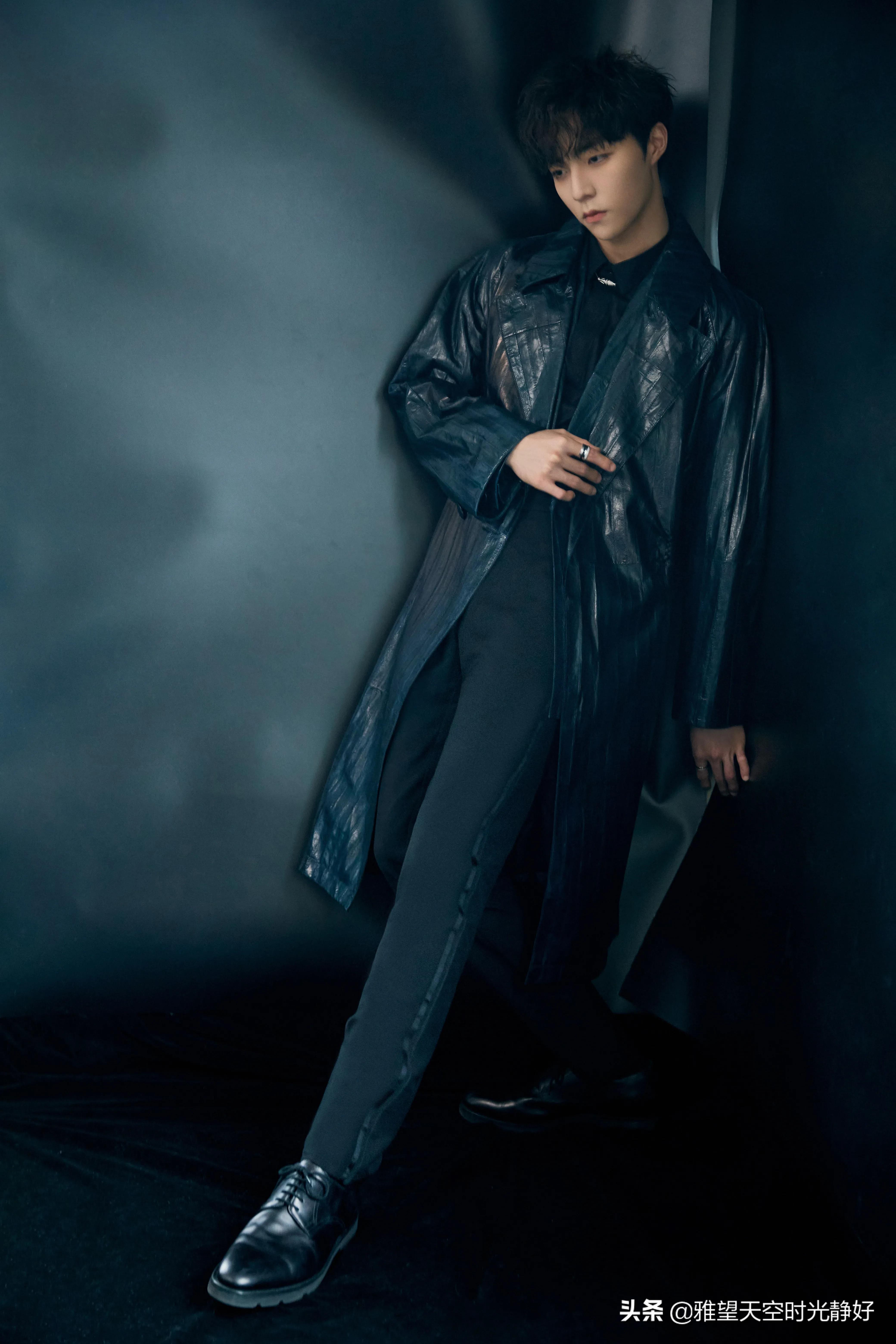 男明星西装穿搭夏季帅气,男士明星皮衣西服外套搭配