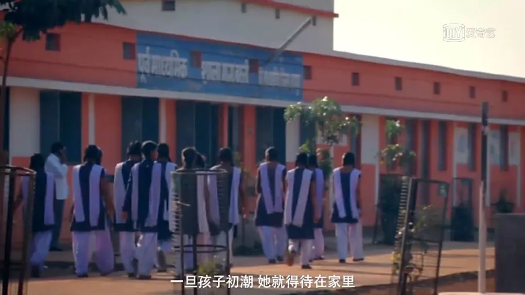 不敢来月经的女孩们丨看客