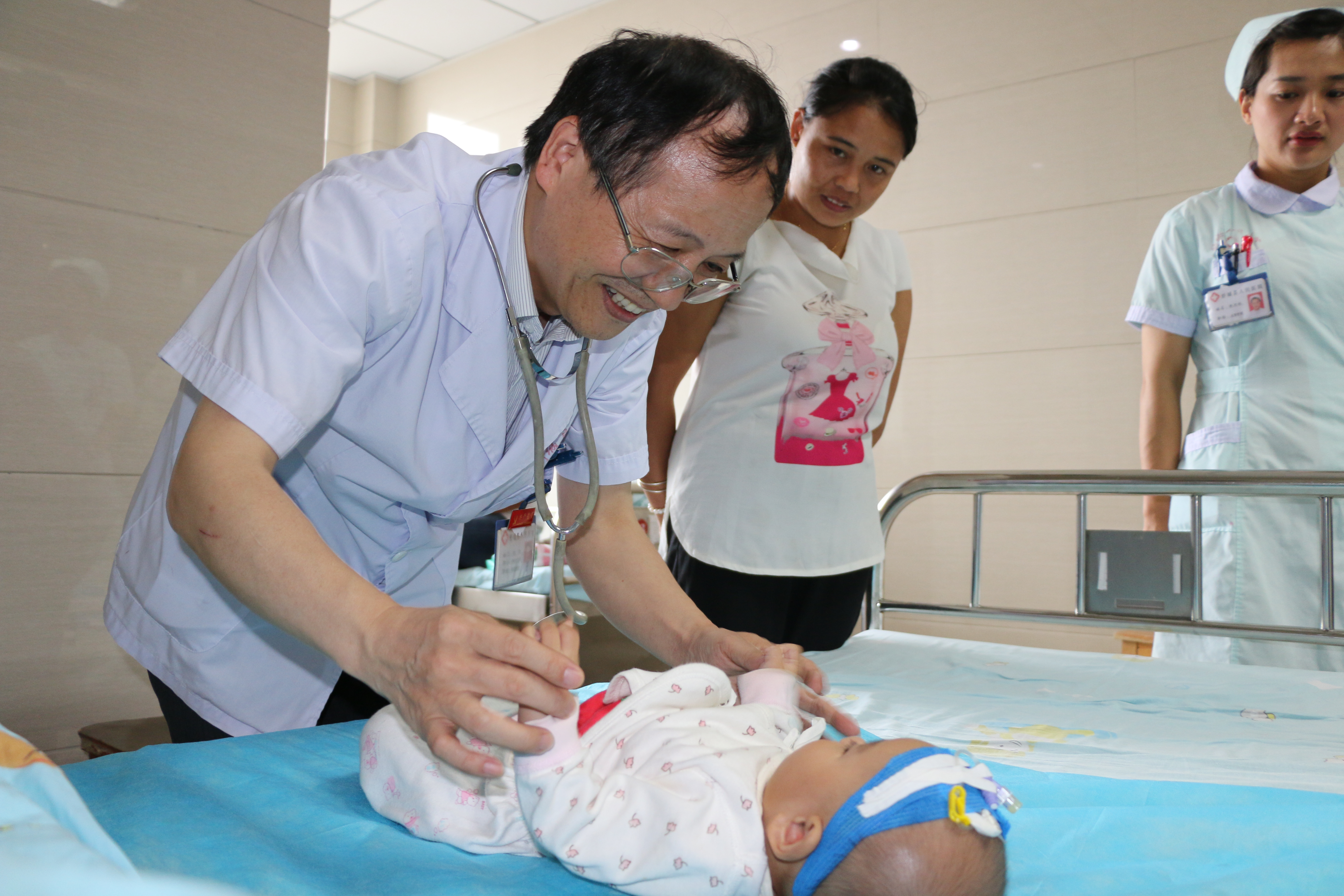 32载致力“哑科”——记舒城县儿科医生石宏的“孩童梦”