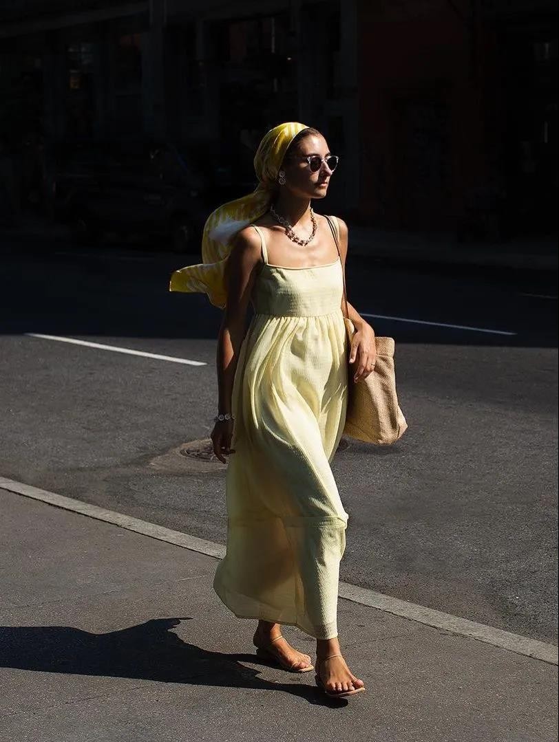 黑色衣服这么穿才有气场,黑色大摆半身裙怎么搭配上衣高级