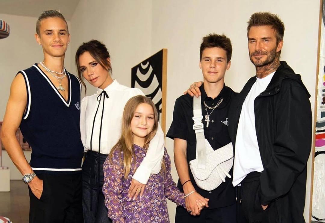 贝克汉姆训练全过程,贝克汉姆和儿子们踢球