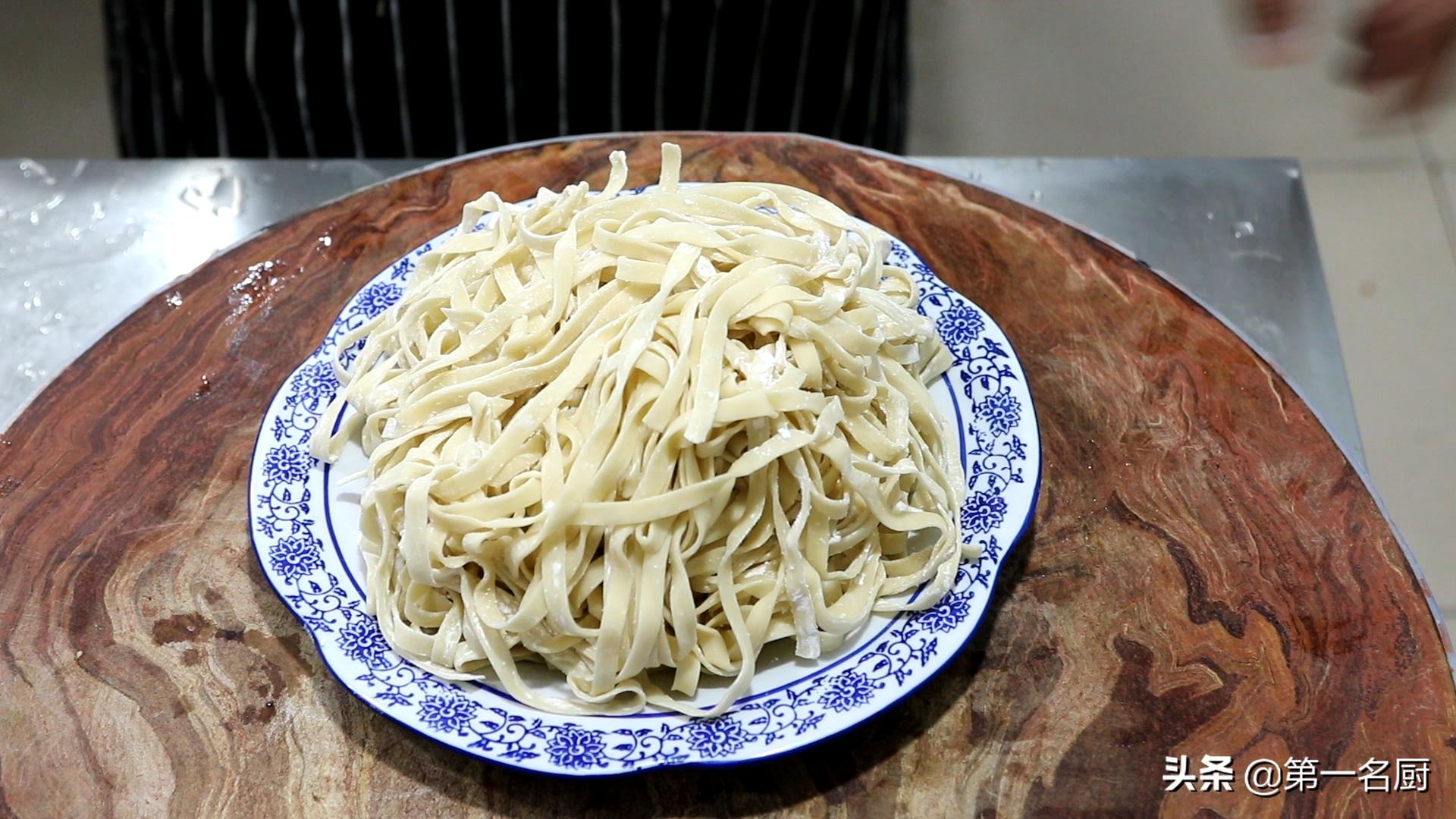 河南肉面条汤面条,河南面食糊汤面