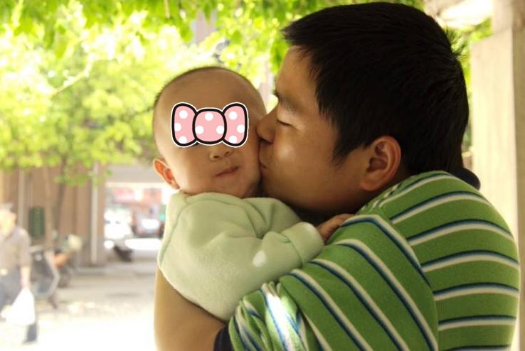 六岁孩子身上出现小红点要警惕,女童身上出现小红点