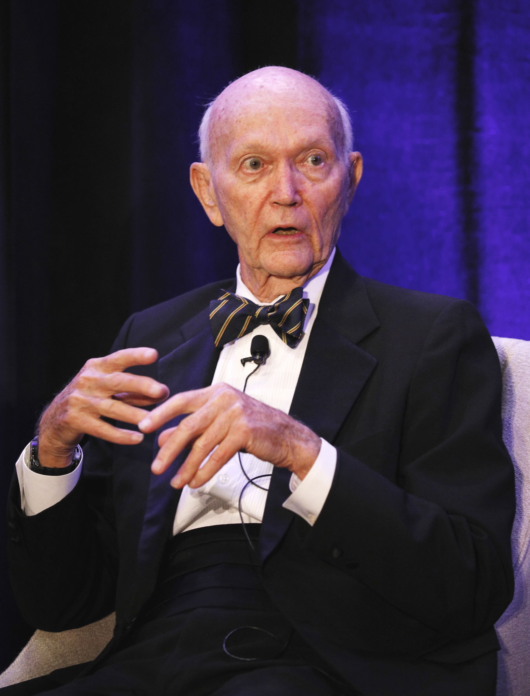 美国当年阿波罗登月到底是真是假,美国阿波罗登月如何再入地球