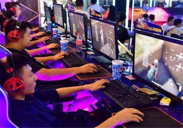 富二代网吧上网,富二代开网咖