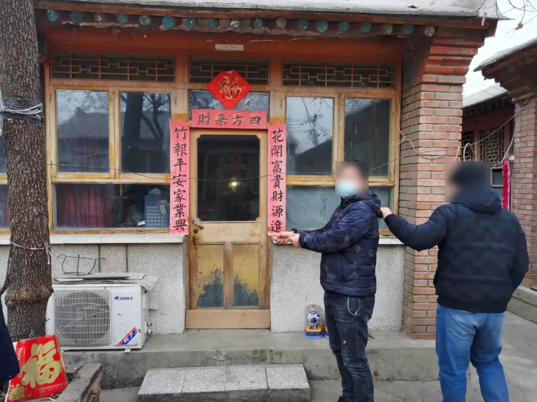 彻底慌了！囧贼得手后，手机落下了……