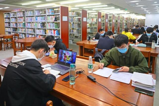 大学里，男生多高才算“矮”？女生说出真实想法，标准不是1.8m